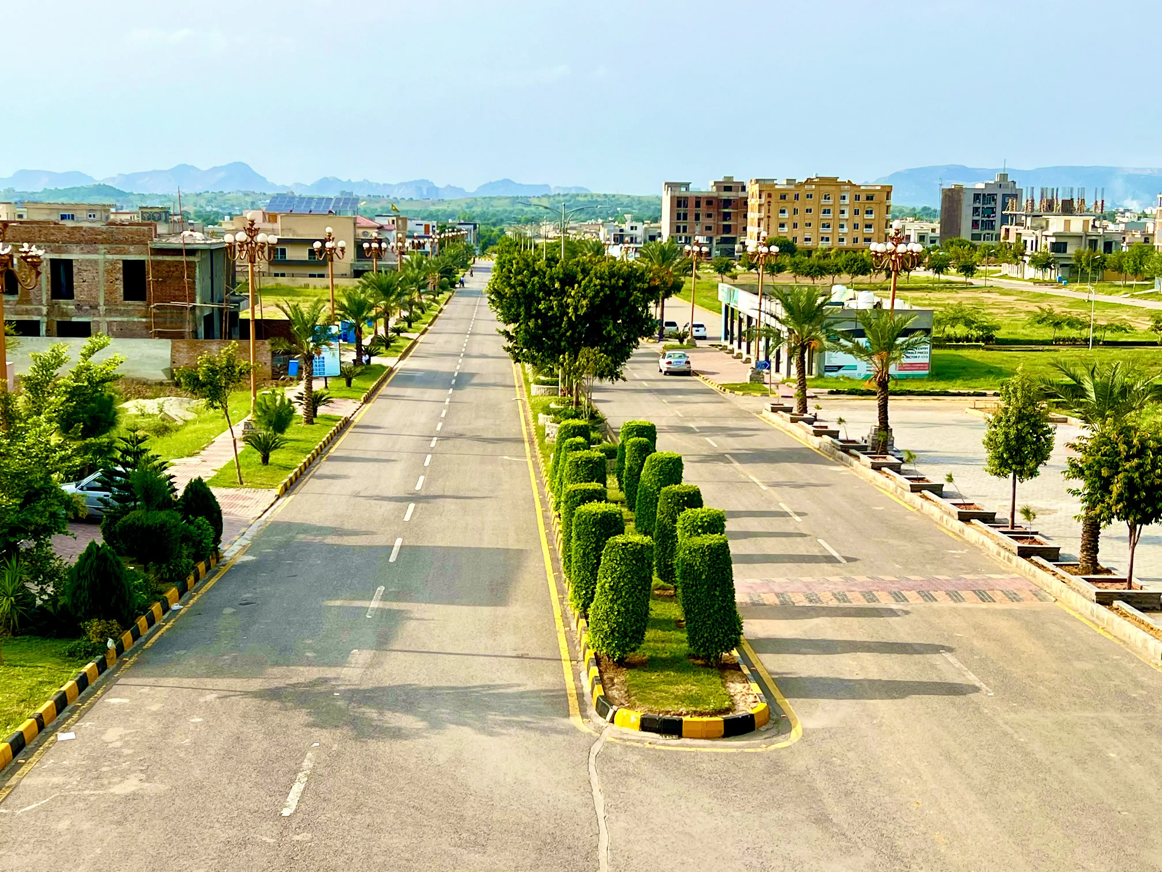 F-17 Islamabad Street View – Clean & Well-Planned Roads